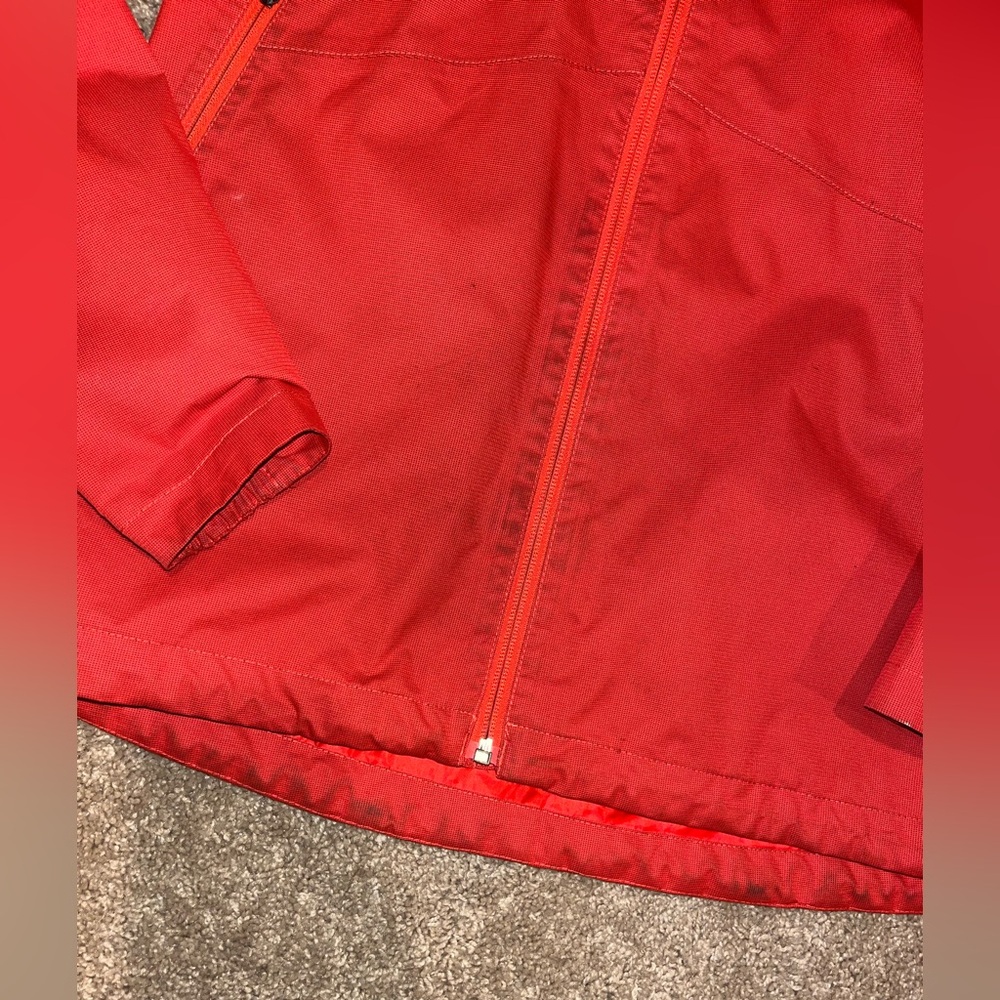 The North Face women’s red raincoat size medium dryvent - Picture 6 of 10